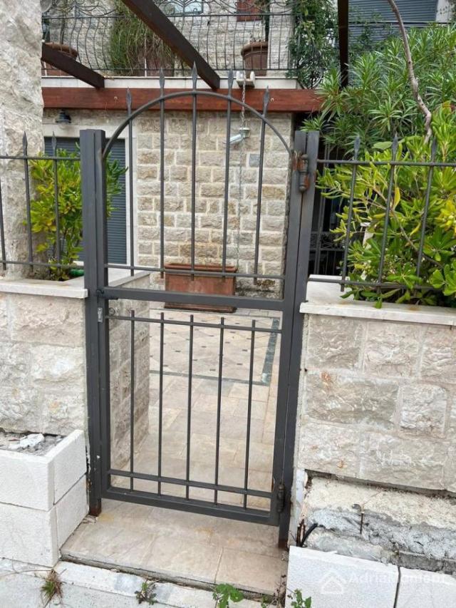 Vila na prvoj liniji mora - Luštica, Krašići