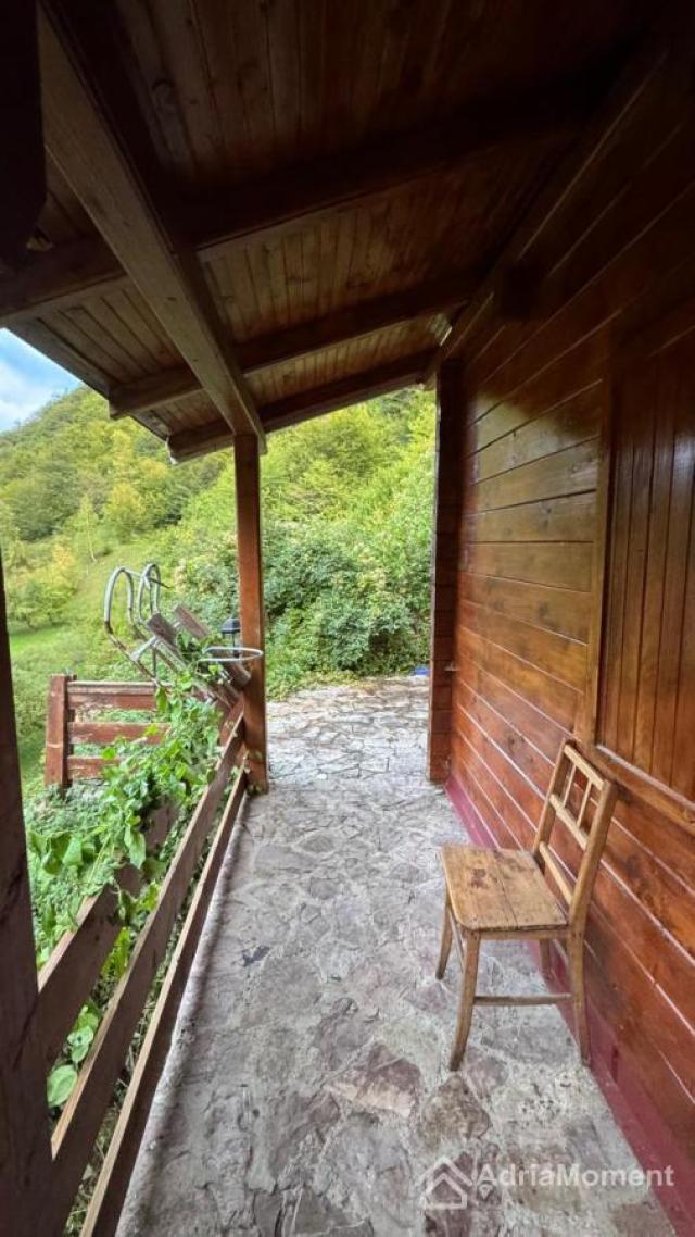 Dvije kuće u stilu chalet u Kolašinu - legalno