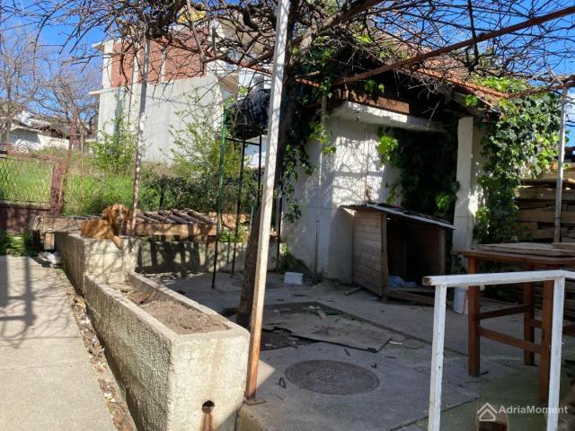 Prodaje se legalna kuća u Baru po niskoj cijeni