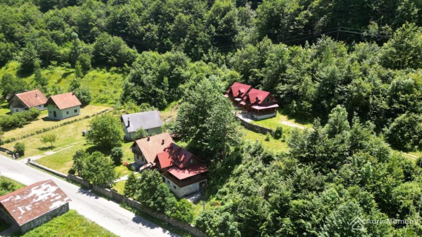 Dvije kuće u stilu chalet u Kolašinu - legalno