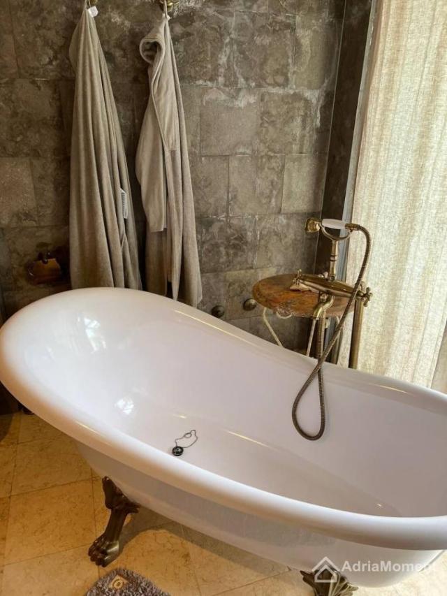 Vila na prvoj liniji mora - Luštica, Krašići