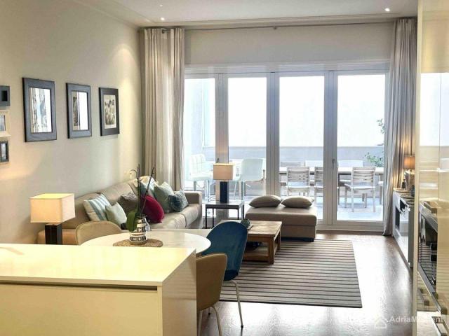 Prostran apartman u Porto Montenegru – Tara Residence