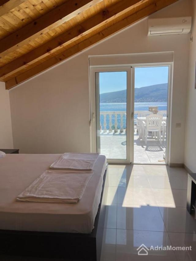 Kuća sa 5 apartmana u Baošićima - za stanovanje i poslovanje