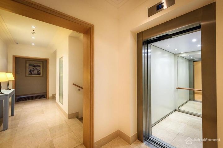 Prostran apartman u Porto Montenegru – Tara Residence