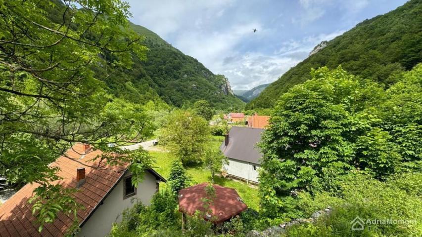 Dvije kuće u stilu chalet u Kolašinu - legalno