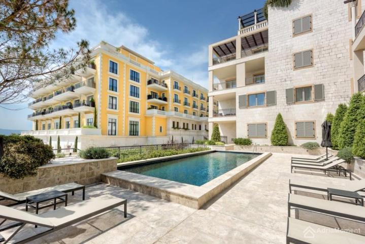 Prostran apartman u Porto Montenegru – Tara Residence