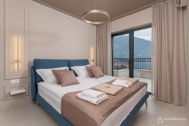 Elitni penthouse u Dobroti – 2 stana na prodaju