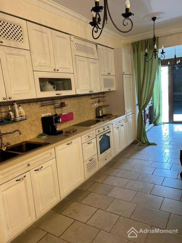 Vila na prvoj liniji mora - Luštica, Krašići