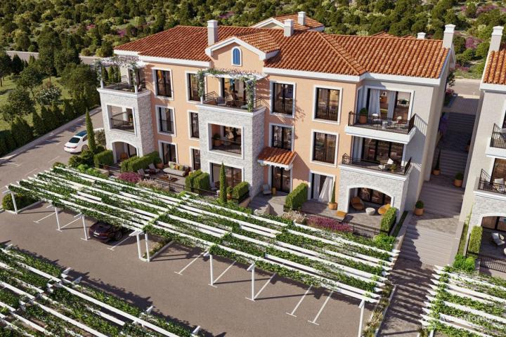 Najbolja ponuda u Lustica Bay Centrale - stan u bloku sa bazenom