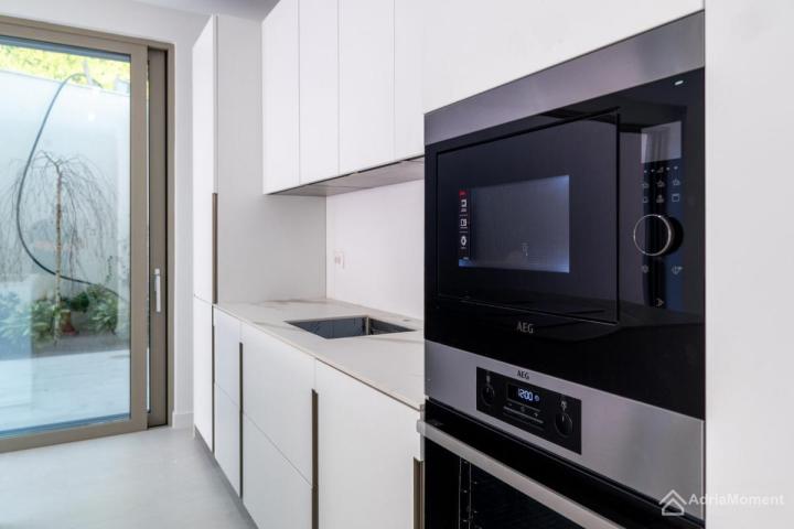 Townhouse sa bazenom Donja Lastva - jedini kompleks u Tivtu