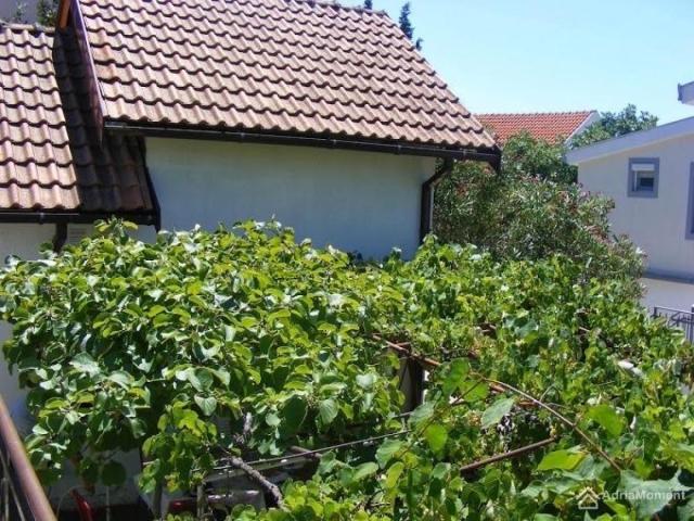 Prodaje se legalna kuća u Baru po niskoj cijeni