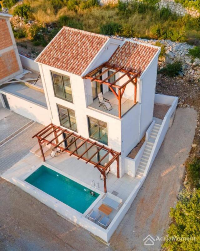 Budva Blizikuće – vila s bazenom i pogledom na more