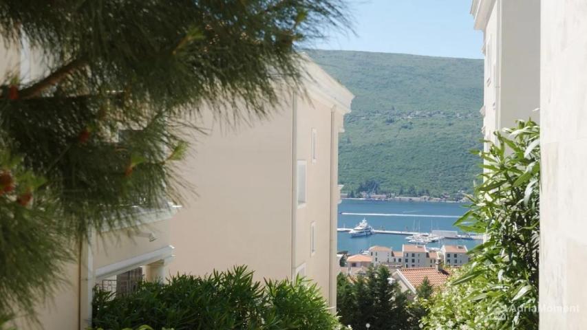 Đenovici - 2-soban stan s pogledom na more i Porto Novi