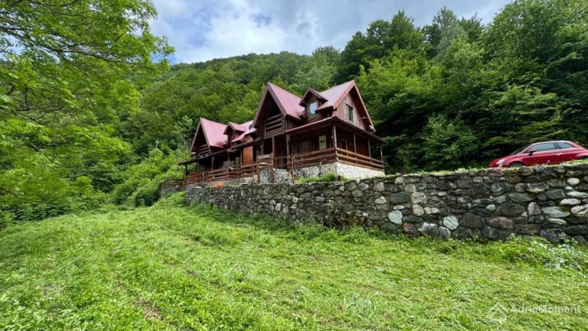 Dvije kuće u stilu chalet u Kolašinu - legalno