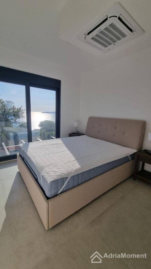 Budva Blizikuće – vila s bazenom i pogledom na more