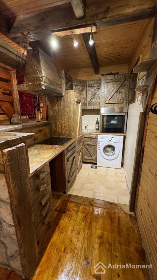 Dvije kuće u stilu chalet u Kolašinu - legalno
