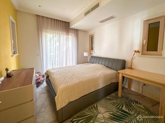Dvosobni apartman u Marina Village Lustica Bay