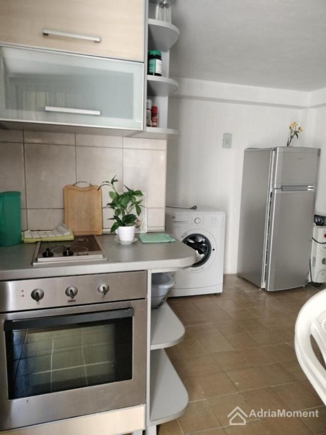 Dvije manje kuće u Orahovcu – povoljno