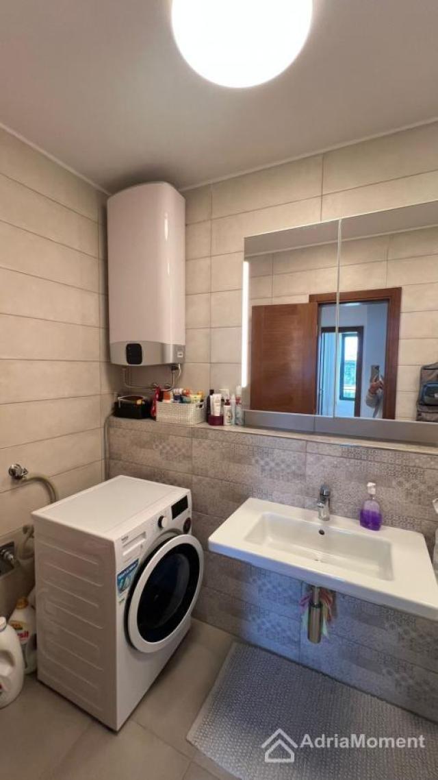 3-soban stan sa garazom -- pored Boka Place Porto Montenegro