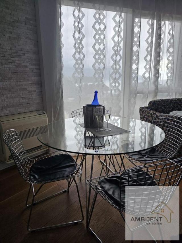 Trosoban stan 77 m², Budva