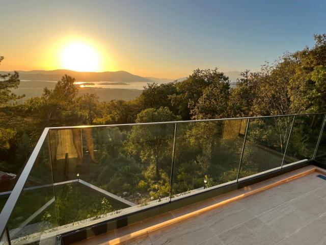 Spacious Villa in Kavac with Rooftop Pool