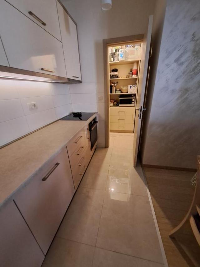 For sale: two-bedroom apartment, 72 m², Podgorica, City kvart