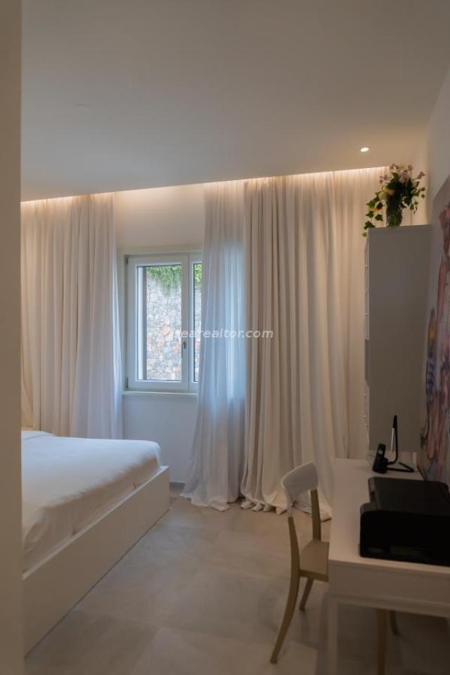 Luxurious apartment in Luštica Bay with pool and sea view