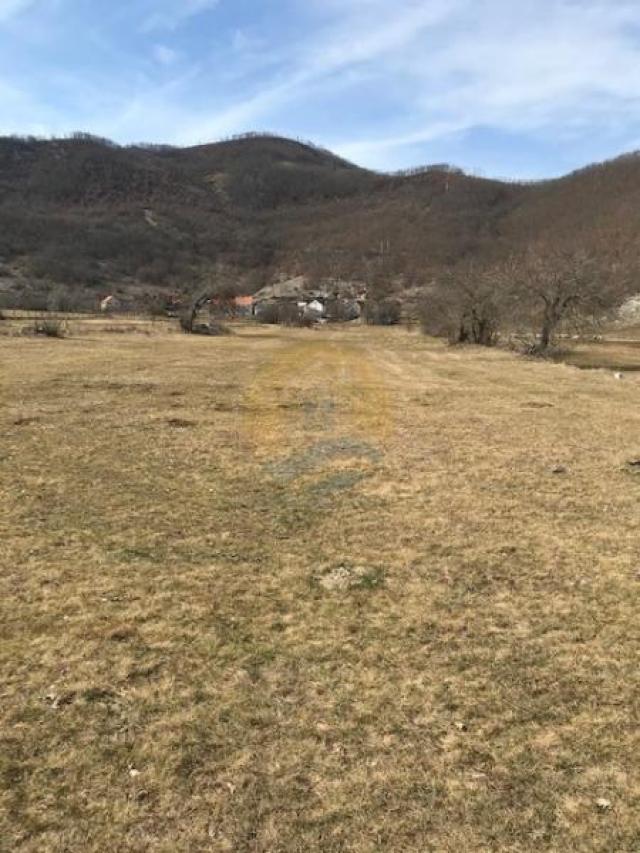 House with land for enjoying, relaxing and living during all the year in the quiet village of Grahov