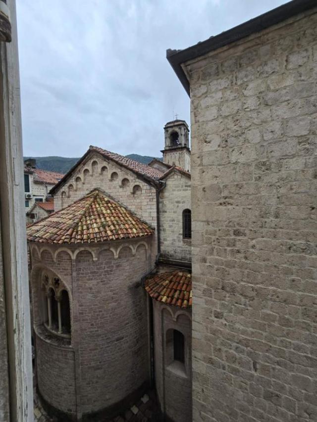 Three-bedroom apartment for sale-Kotor