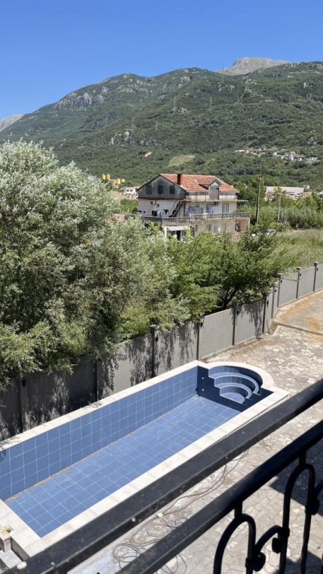 Apartment 79 m2 in Lastva Grbaljska with Terrace, Parking and Pool