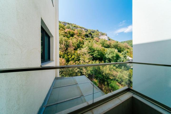 Beautiful 3-Bedroom Apartment for Sale, 130 m2 + 104 m2 Terrace, Bečići, Sea View, Parking