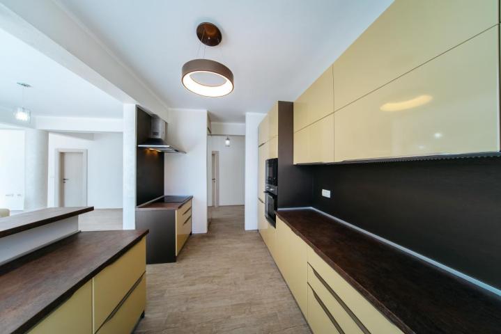 Beautiful 3-Bedroom Apartment for Sale, 130 m2 + 104 m2 Terrace, Bečići, Sea View, Parking