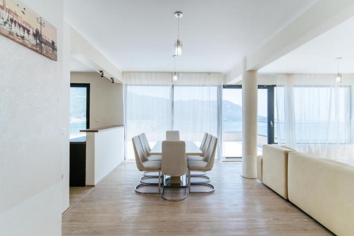 Beautiful 3-Bedroom Apartment for Sale, 130 m2 + 104 m2 Terrace, Bečići, Sea View, Parking
