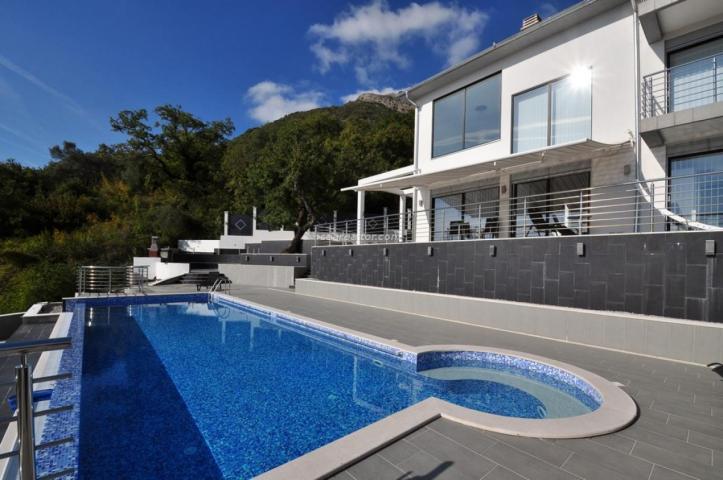 Luxury Villa with Pool, Guest Apartment & Additional Land – Tivat
