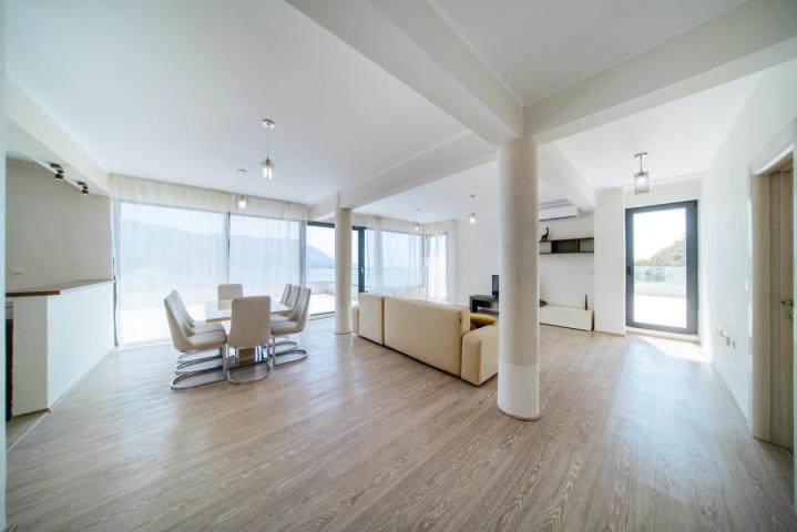 Beautiful 3-Bedroom Apartment for Sale, 130 m2 + 104 m2 Terrace, Bečići, Sea View, Parking