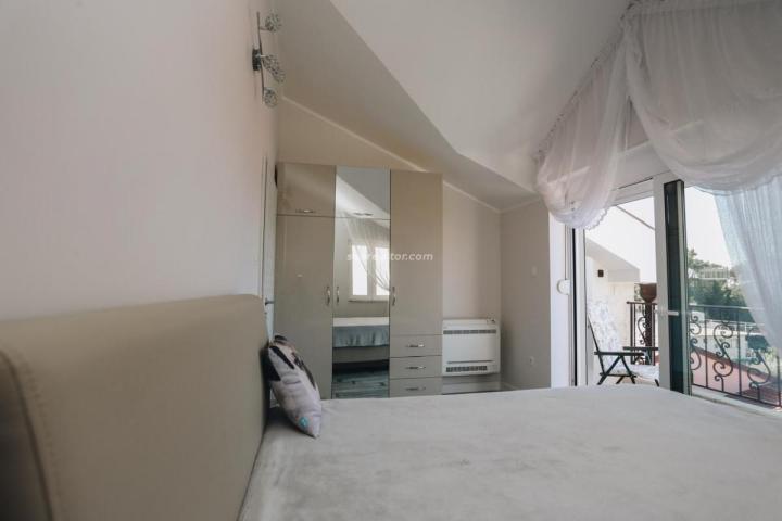 Penthouse in Sveti Stefan with sea view