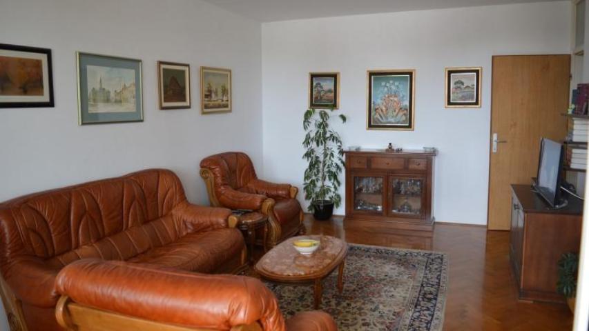 Three bedroom apartment in downtown Bar for sale, a few minutes away from the city beach. 