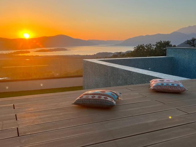 Spacious Villa in Kavac with Rooftop Pool
