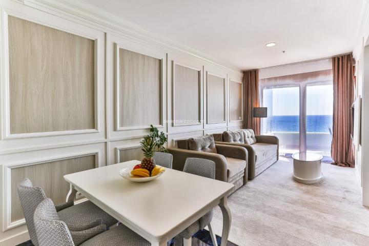Zur Langzeitmiete: Wohnungen in erster Meereslinie in Budva, Bečići.