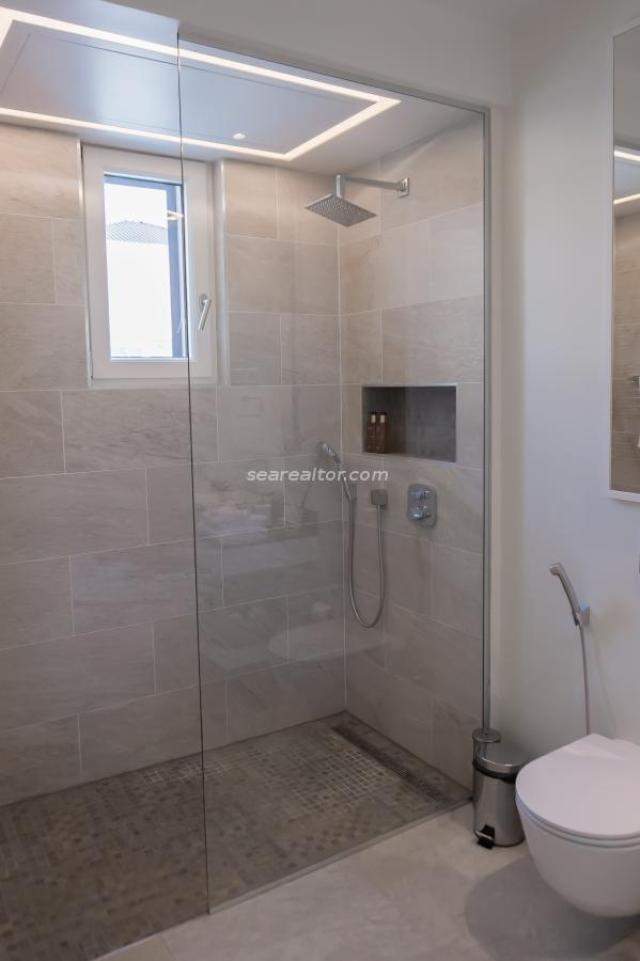Luxurious apartment in Luštica Bay with pool and sea view