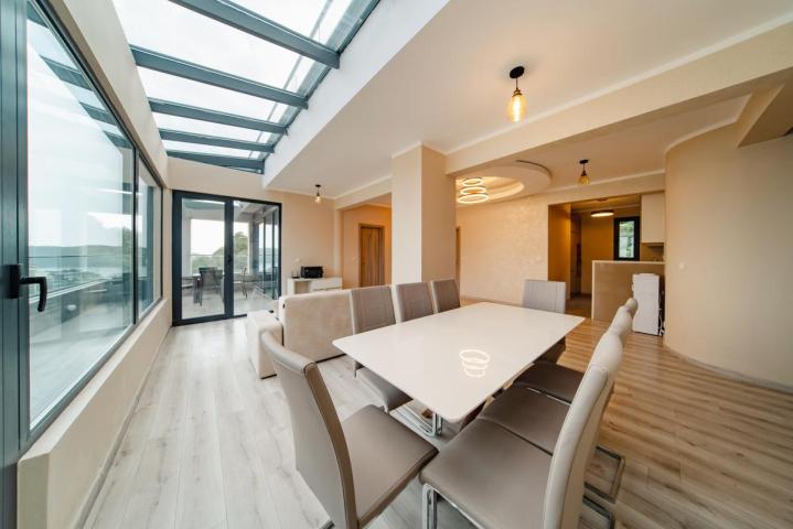 Penthouse Apartment for Sale, 127 m2 + 130 m2 Terrace, Bečići, Sea View, Garage, Rooftop Access