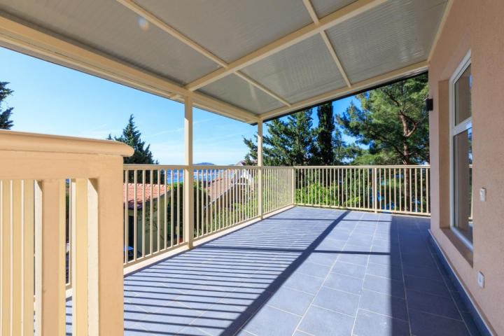 Villa with Sea View, Separate Guest House and Garage in Šušanj, Bar