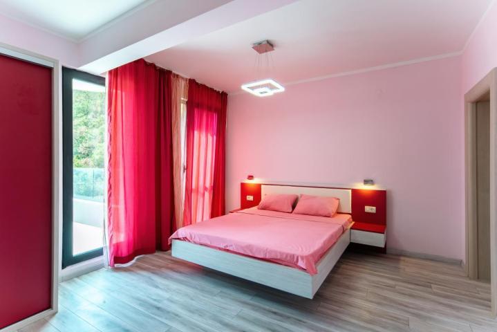 Beautiful 3-Bedroom Apartment for Sale, 130 m2 + 104 m2 Terrace, Bečići, Sea View, Parking