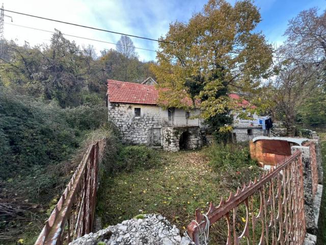 House and Land for Sale, Cetinje, Bajice, 63 m2 House + 491 m2 Additional Plot