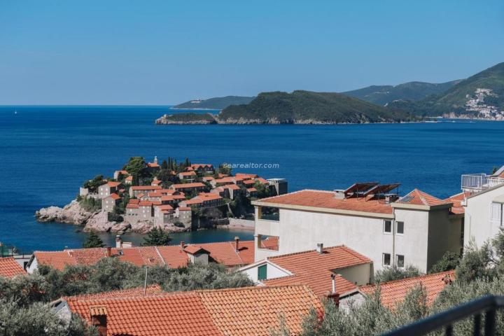 Penthouse in Sveti Stefan with sea view