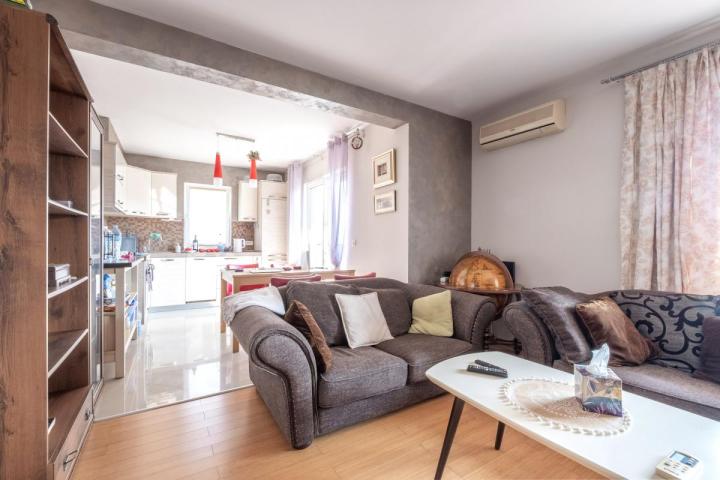 Comfortable 2 bedroom apartment with sea view in Lazi area, Budva