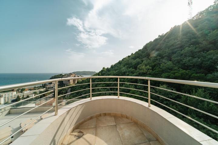 Penthouse Apartment for Sale, 127 m2 + 130 m2 Terrace, Bečići, Sea View, Garage, Rooftop Access