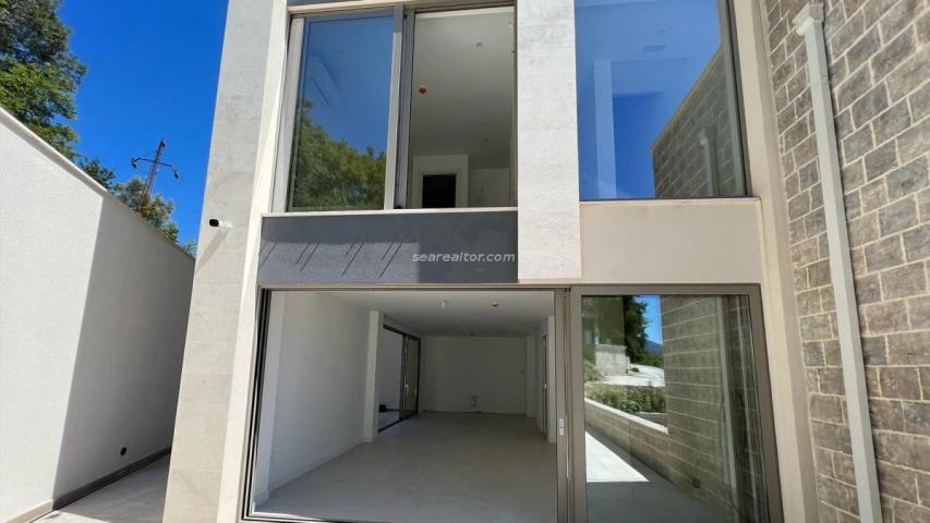 Premium Townhouse 288 m2 with Private Pool in Donja Lastva (I-2)