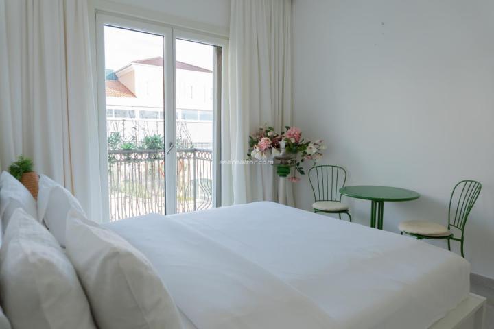 Luxurious apartment in Luštica Bay with pool and sea view