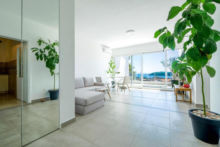 Bright apartment with panoramic view of Budva — 65 m2 comfort and space